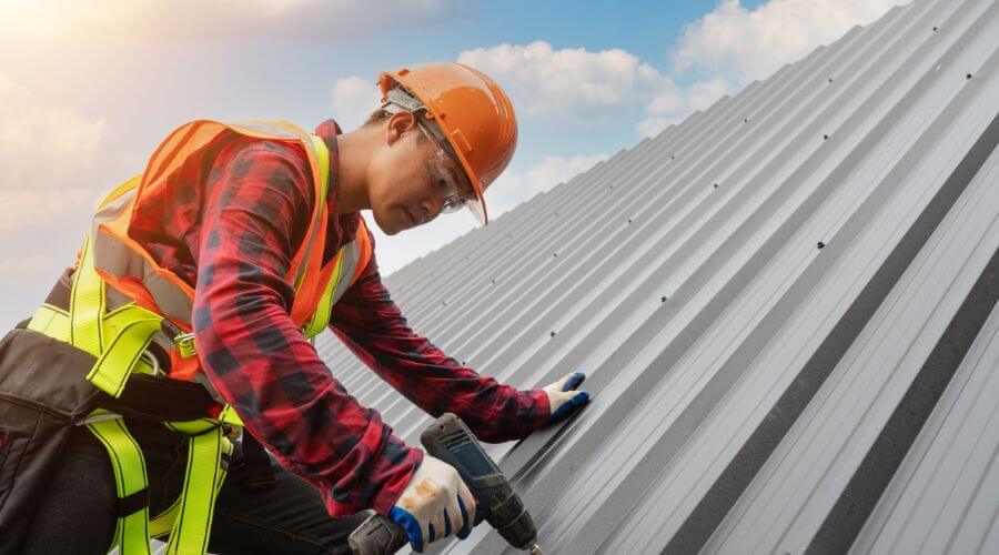 Professional gutter cleaning in Loop, TX